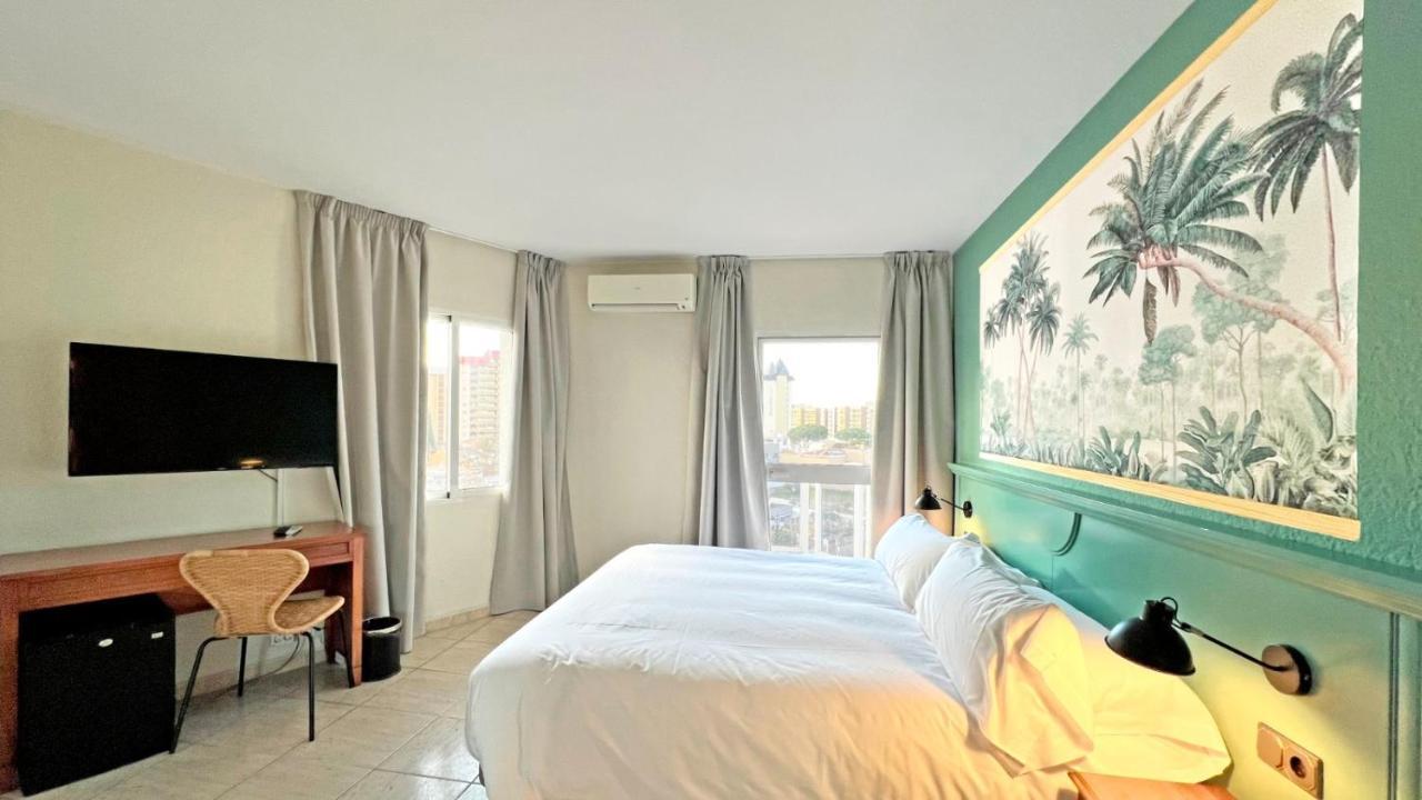 Moon Dreams Fuengirola Hotel Bagian luar foto