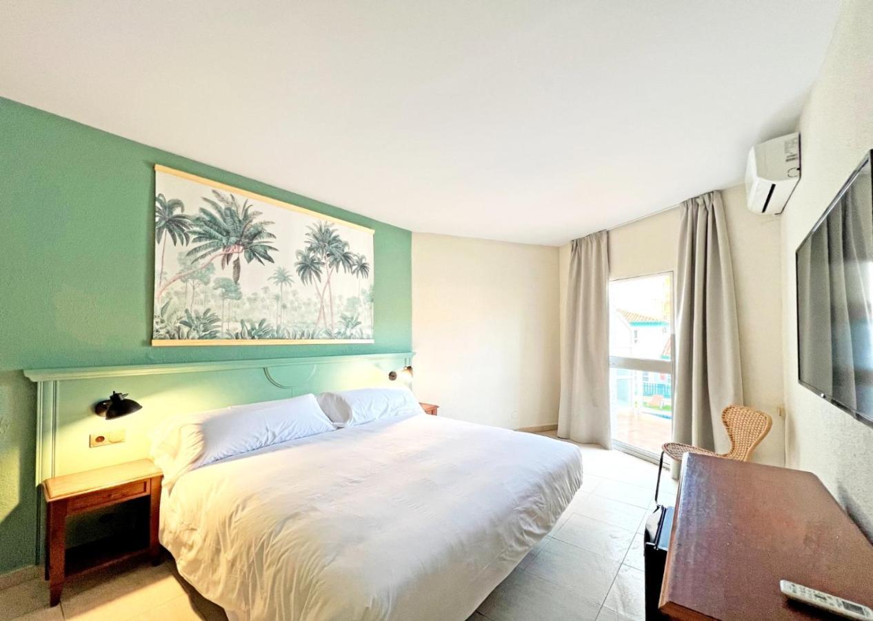 Moon Dreams Fuengirola Hotel Bagian luar foto
